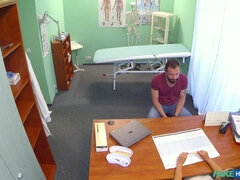 69 negenenzestig, Enthousiasteling, Pijpbeurt, Bruinharig, Verpleegster, Kantoor, Uniformpje, Bekijker