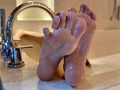 Τουαλέτα, Ποδολαγνεία, Ώριμη γυναίκα, Μόνος