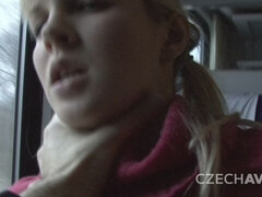 Amaterji, Velike joške, Blondinka, Oblečena, Samozadovoljevanje, Naravne joške, Prvoosebno snemanje seksa, V javnosti