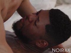 Pompino, Schizzo di sborra, Pisello, Da dietro, Sega, Interrazziale, Baciando, Terzetto