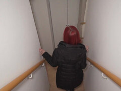 Sucer une bite, En levrette, Seins naturels, Piercing, Rousse roux, String, Nénés, Mouillée