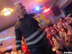 Amatør, Stor kukk, Cfnm, Påkledd, Hunn, Gruppe, Fest, Pupper