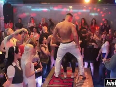 Kurac, Grupni, Medrasni seks, Milf, Zabava, Rdečelaska, Sesanje, Najstnice