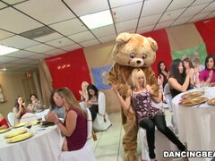 Stor kuk, Avsugning, Klädd kvinna naken man, Dansar, Kvinna, Grupp, Hd, Party