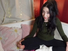 Irish beauty Irishskylar brings sweet vibes and giggles as your girlfriend