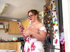 Amatör, Blondin, Europeisk, Glasögon, Naturliga tuttar, Solo, Fru