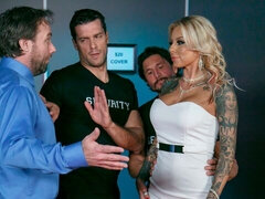 Enthousiasteling, Grote kont, Blond, Sperma shot, Dubbele penetratie, Sperma in gezicht, Tatoeage, Trio