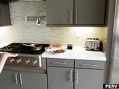 Store pupper, Enorm, Kjøkken, Latina, Milf, Mamma, Synsvinkel, Stemor