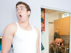 Duże cycki, Obciąganie, Złapany, Styl na pieska, Obciąganie, Masturbacja, Nastolatki, Podglądacz