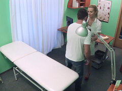 Zadek, Doktor, Honění, Sestřička, Svedená, Uniforma, Voyeur, Vlhká