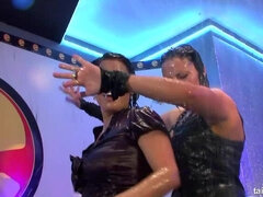 Klädd kvinna naken man, Klubb, Trosor, Fitta, Satäng, Stockings, Suger, Våt